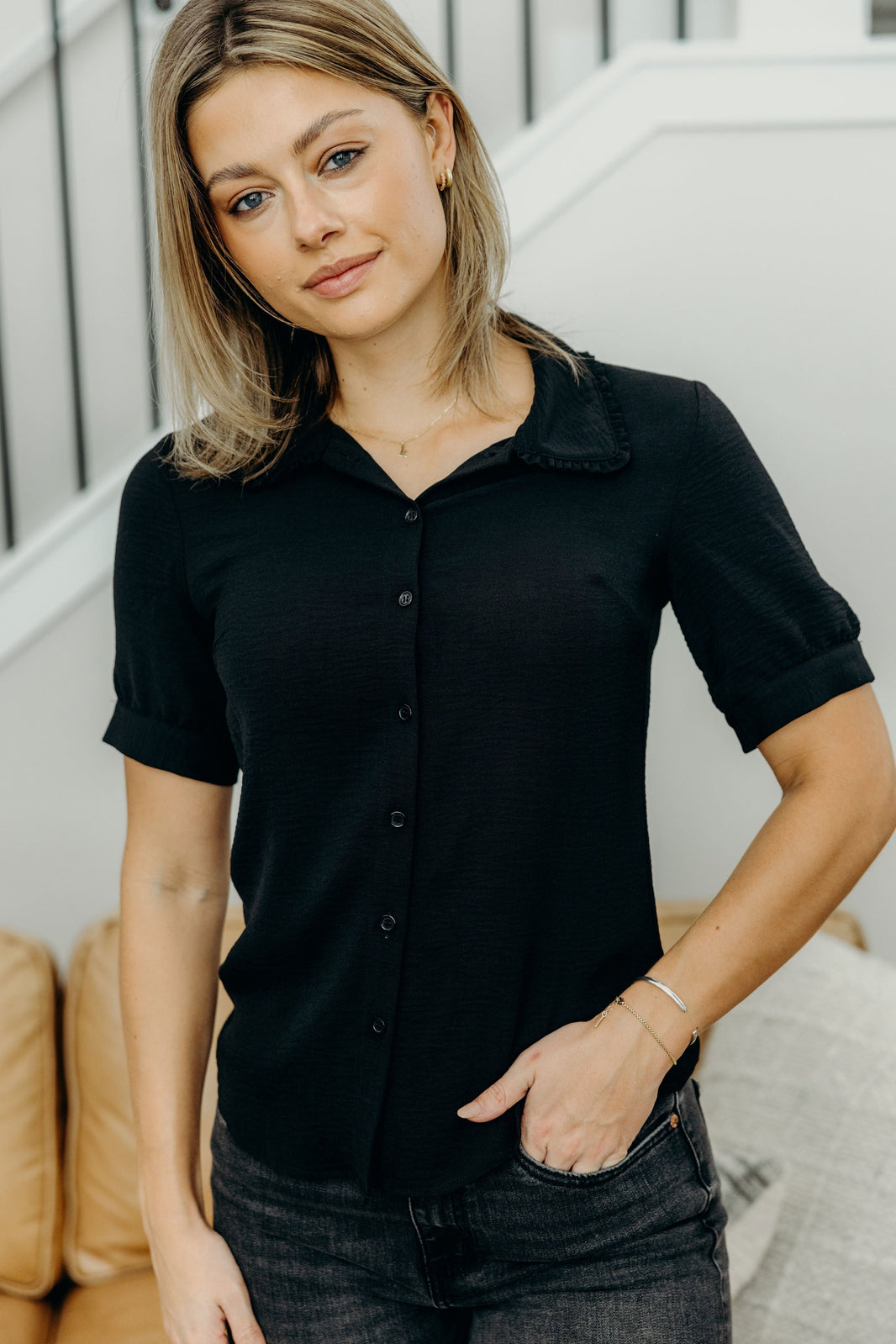 RUFFLED COLLARED BLOUSE IN BLACK