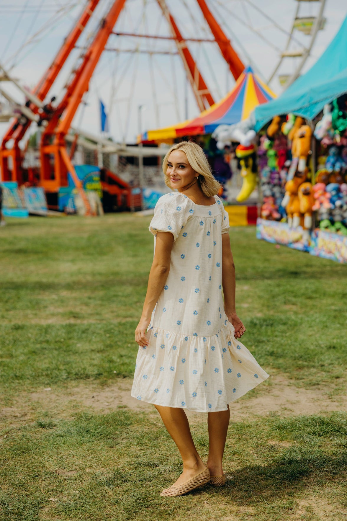 THE LYRIC IN SUMMER FIELD