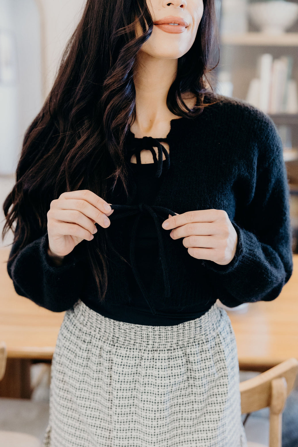 BOW FRONT CROP SWEATER IN BLACK
