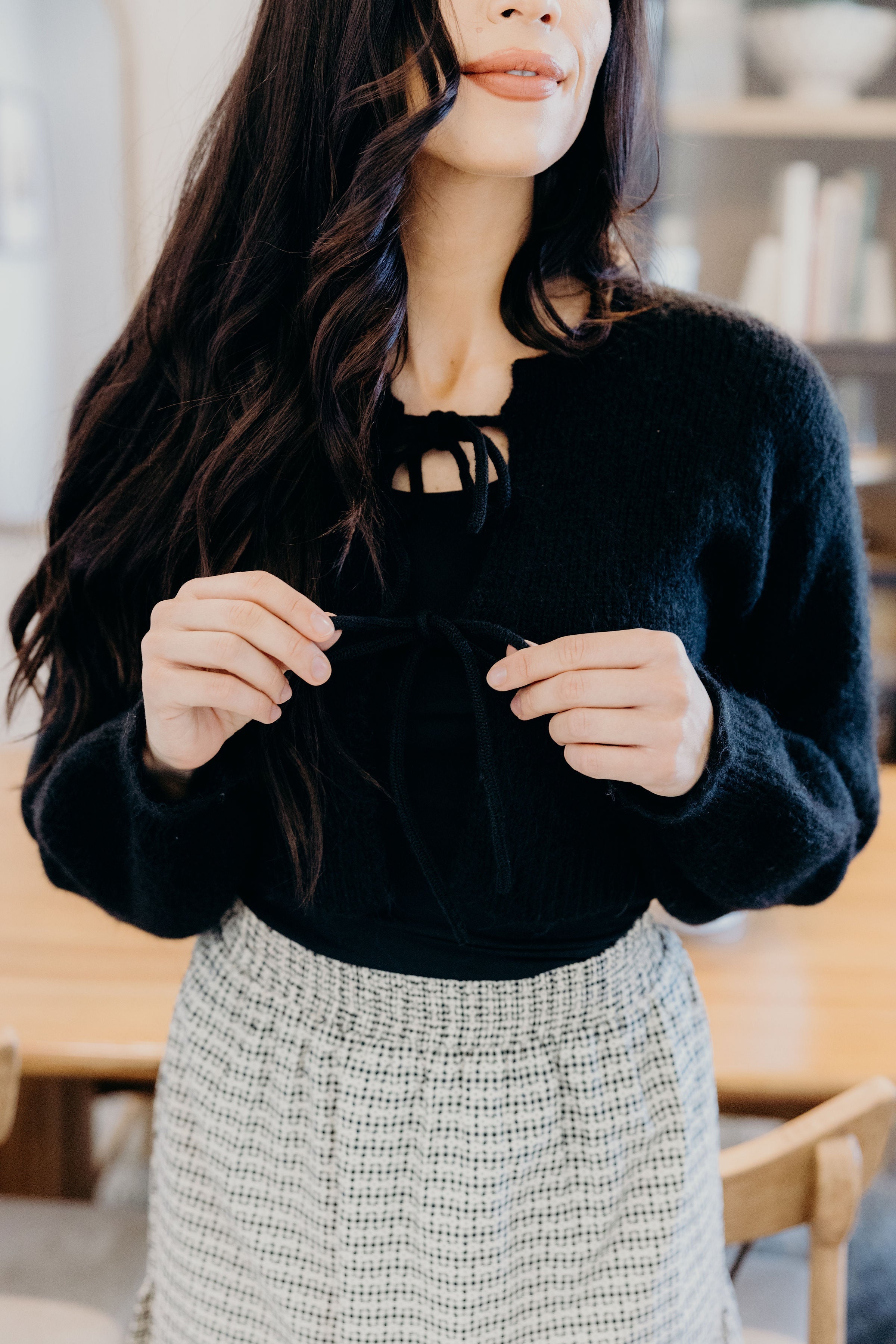 BOW FRONT CROP SWEATER IN BLACK