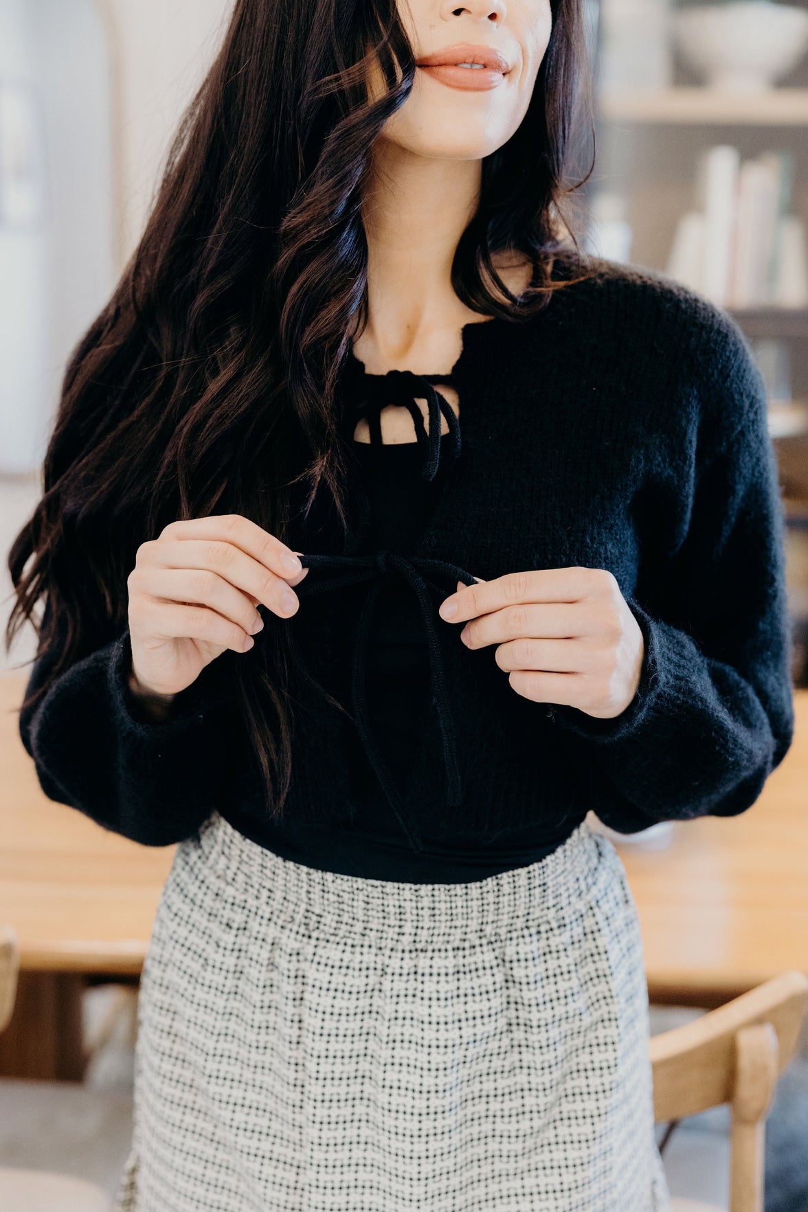 BOW FRONT CROP SWEATER IN BLACK
