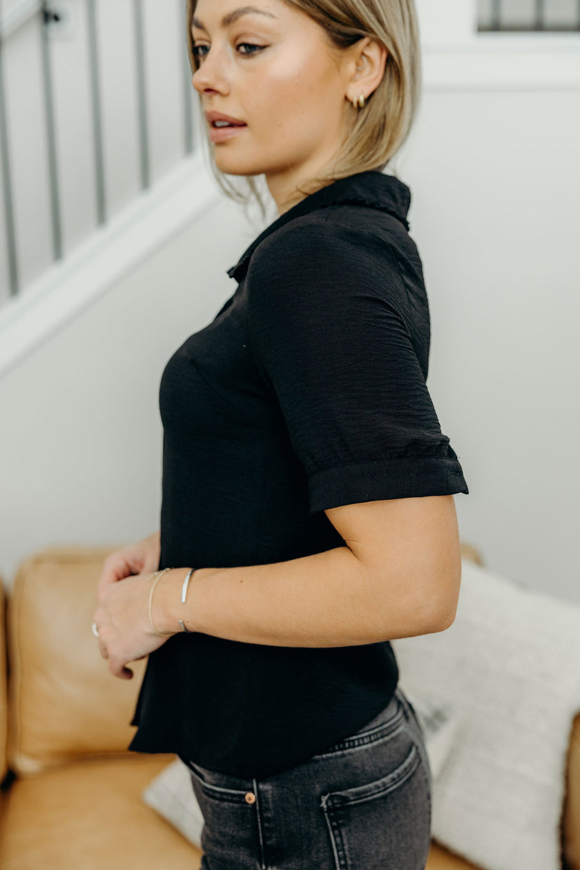 RUFFLED COLLARED BLOUSE IN BLACK