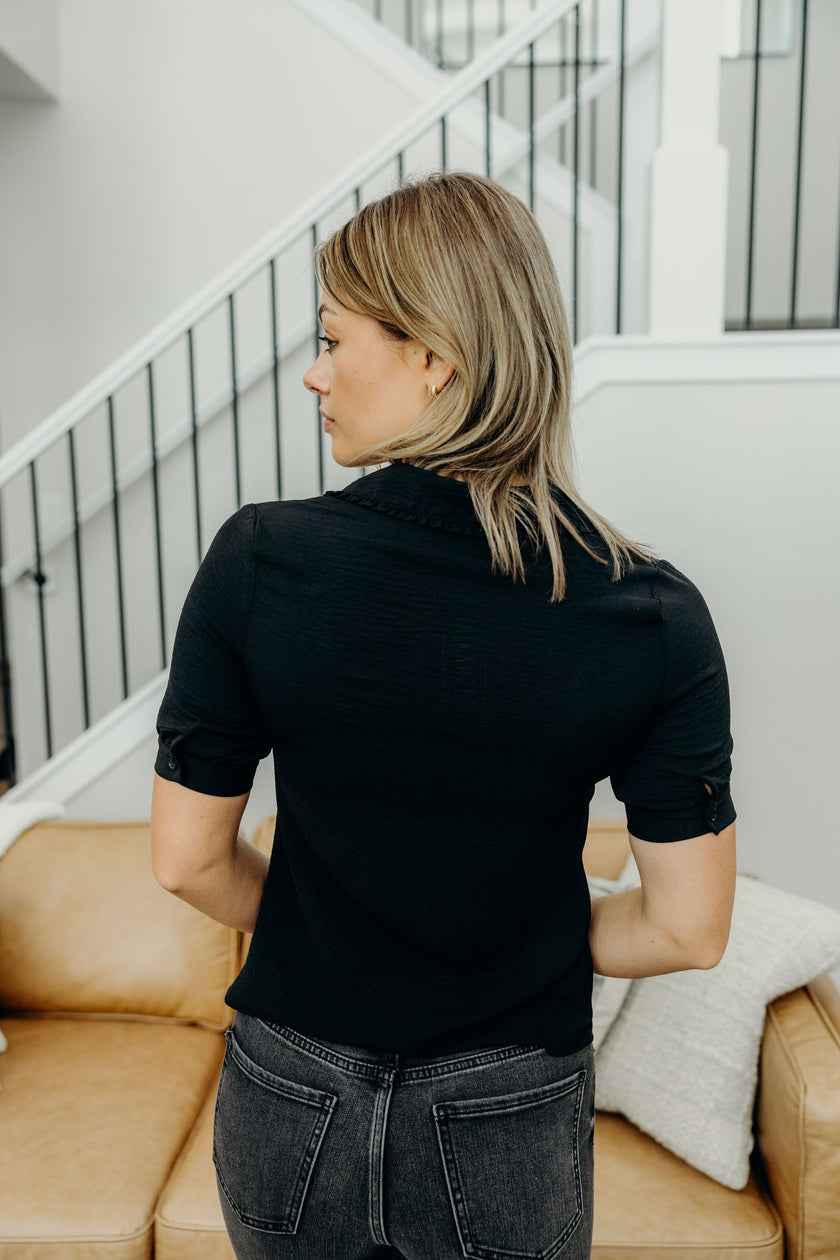 RUFFLED COLLARED BLOUSE IN BLACK