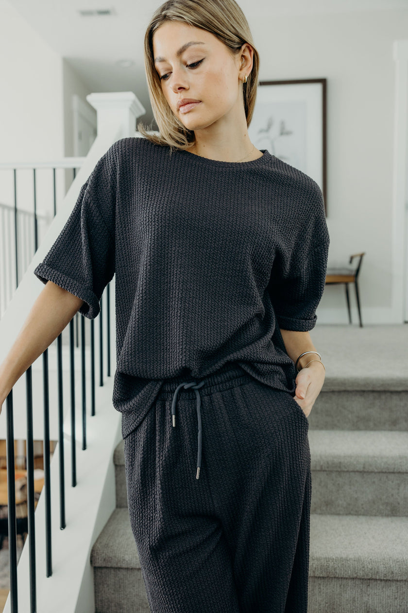 TEXTURED KNIT TOP IN RICH CHARCOAL