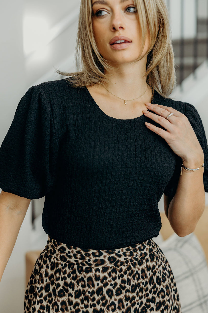 PUFF SLEEVE TOP IN BLACK