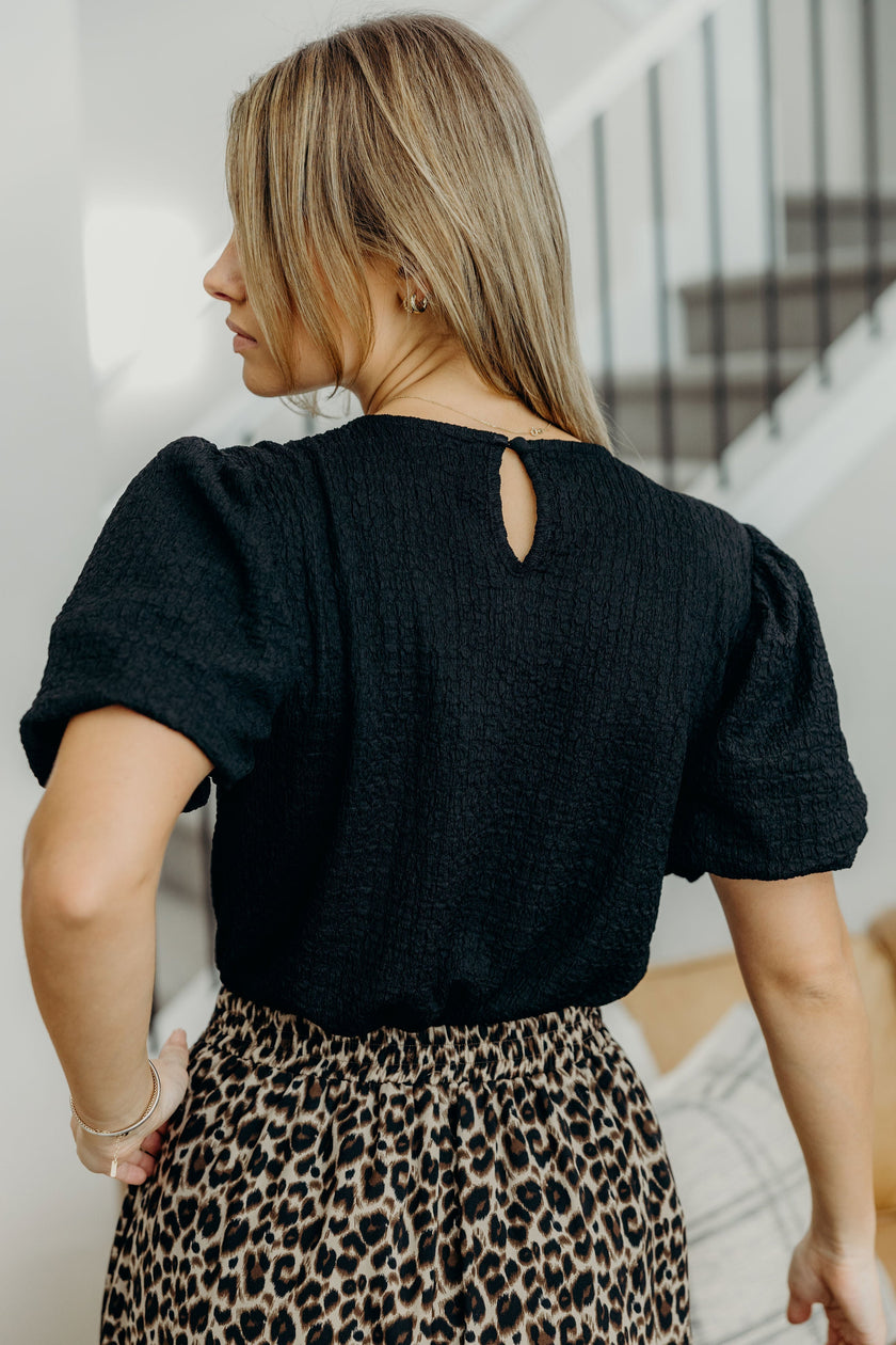 PUFF SLEEVE TOP IN BLACK