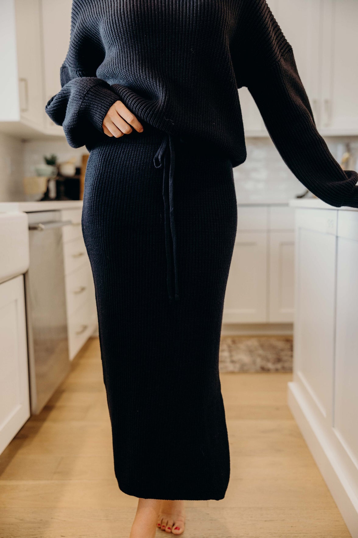 MIDI SWEATER SKIRT IN BLACK