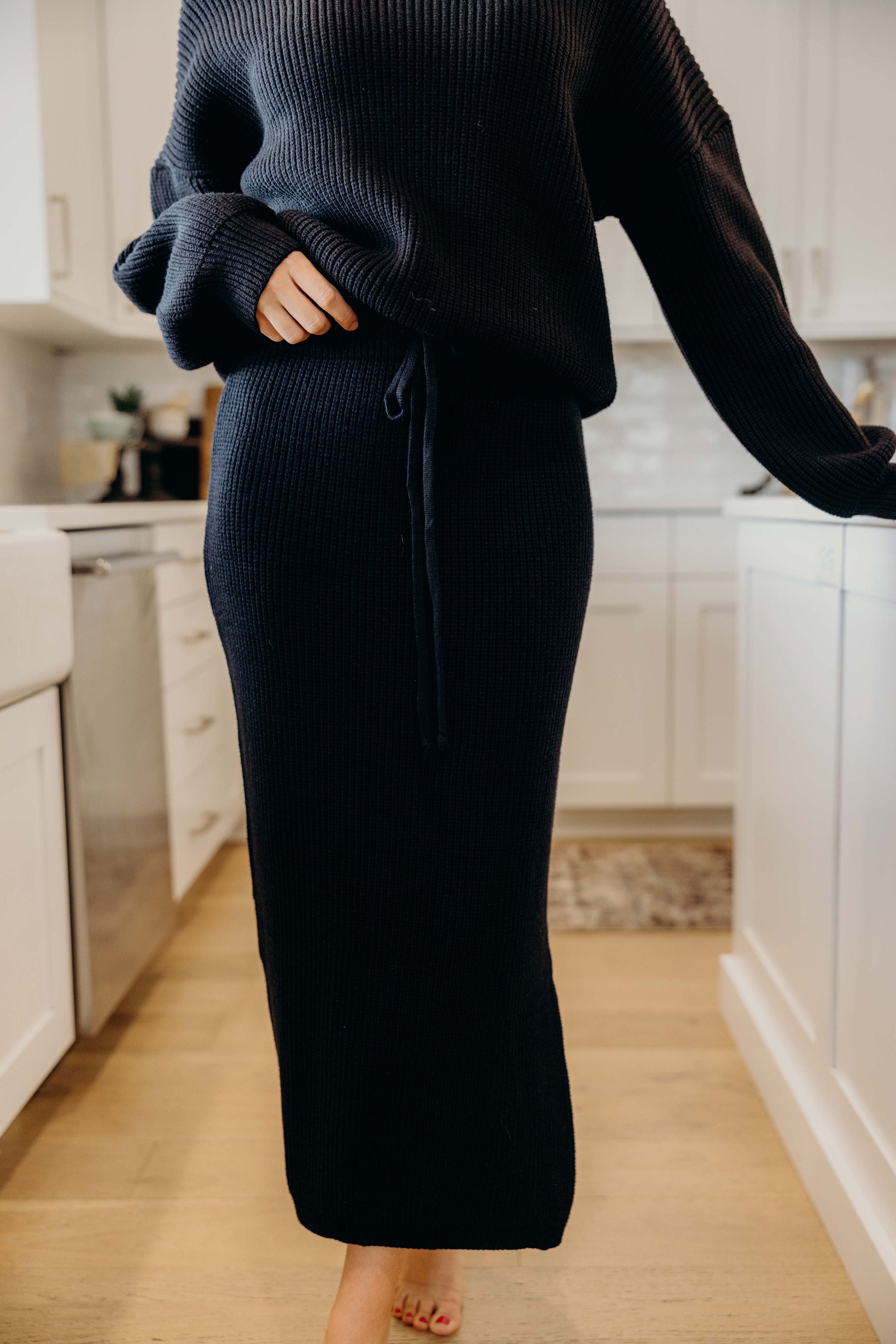 MIDI SWEATER SKIRT IN BLACK