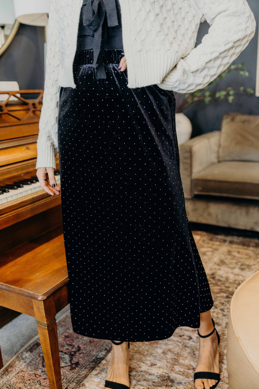 STRAIGHT SKIRT IN BLACK