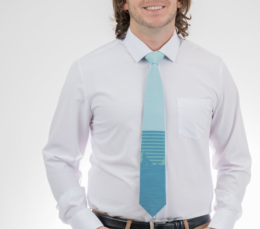 Man wearing a turquoise mountain tie with stripes